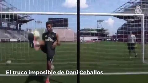 El truco imposible de Dani Ceballos: de espaldas y desde detr&aacute;s de la porter&iacute;a