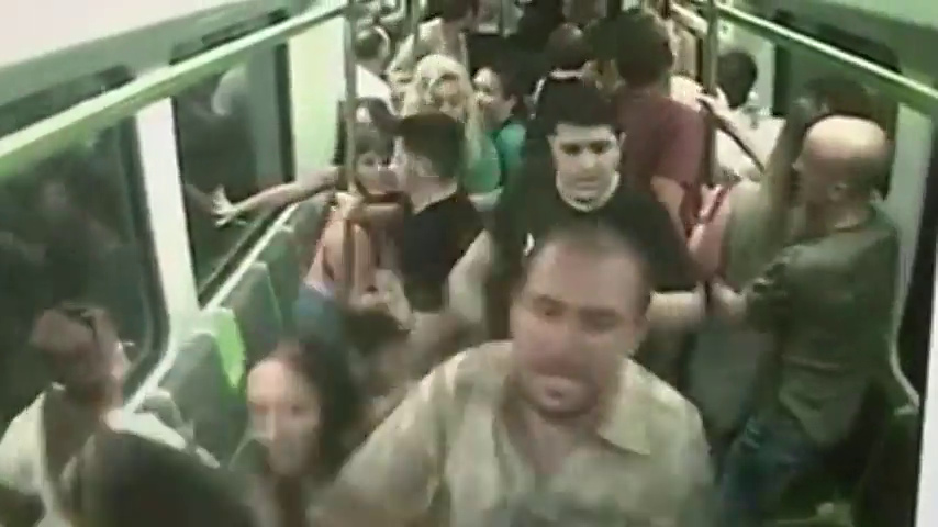 Nueve detenidos al desatar pánico en el Metro de Valencia con proclamas religiosas Nueve detenidos al desatar pánico en el Metro de Valencia con proclamas religiosas