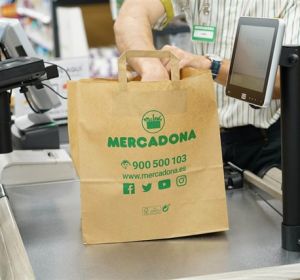 Una de las bolsas de papel de Mercadona que sustituirán a las de plástico Una de las bolsas de papel de Mercadona que sustituirán a las de plástico