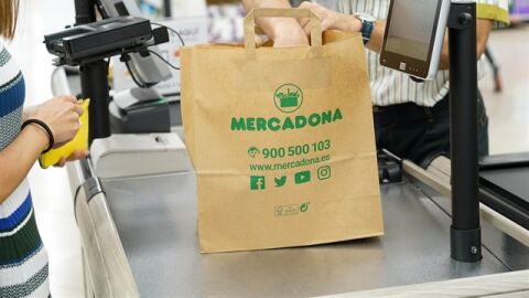 Una de las bolsas de papel de Mercadona que sustituir&aacute;n a las de pl&aacute;stico