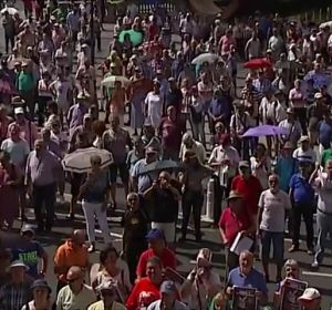 Los pensionistas de Bilbao continúan saliendo a las calle los lunes de verano Los pensionistas de Bilbao continúan saliendo a las calle los lunes de verano