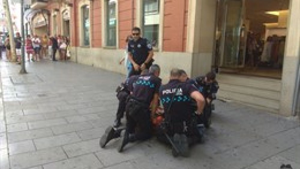 Momento de la detención del hombre en la calle Cuchillería de Ciudad Real