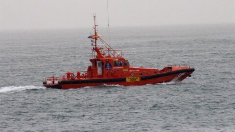 En la imagen una embarcaci&oacute;n de Salvamento Mar&iacute;timo