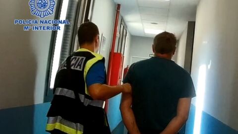 Foto de la Polic&iacute;a Nacional tras detener a un ped&oacute;filo