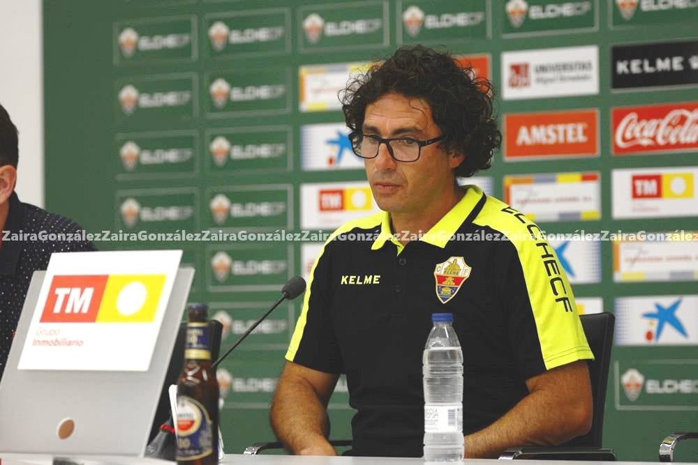 Fidel Martínez: "El objetivo de un filial no debe cambiar y no es otro que conseguir la salvación lo antes posible y que los jugadores crezcan" Fidel Martínez: "El objetivo de un filial no debe cambiar y no es otro que conseguir la salvación lo antes posible y que los jugadores crezcan"