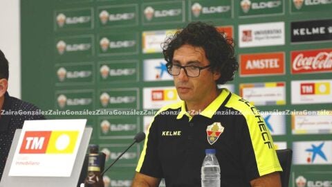 Fidel Mart&iacute;nez en la rueda de prensa posterior al &uacute;ltimo partido de liga donde consigui&oacute; la permanencia del Ilicitano.