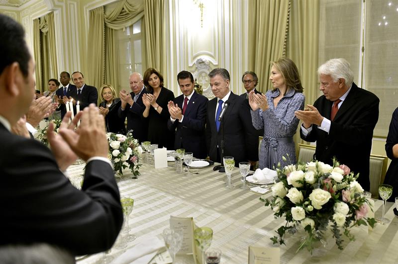 Santos se despide de los colombianos y le desea "lo mejor" a Iván Duque Santos se despide de los colombianos y le desea "lo mejor" a Iván Duque