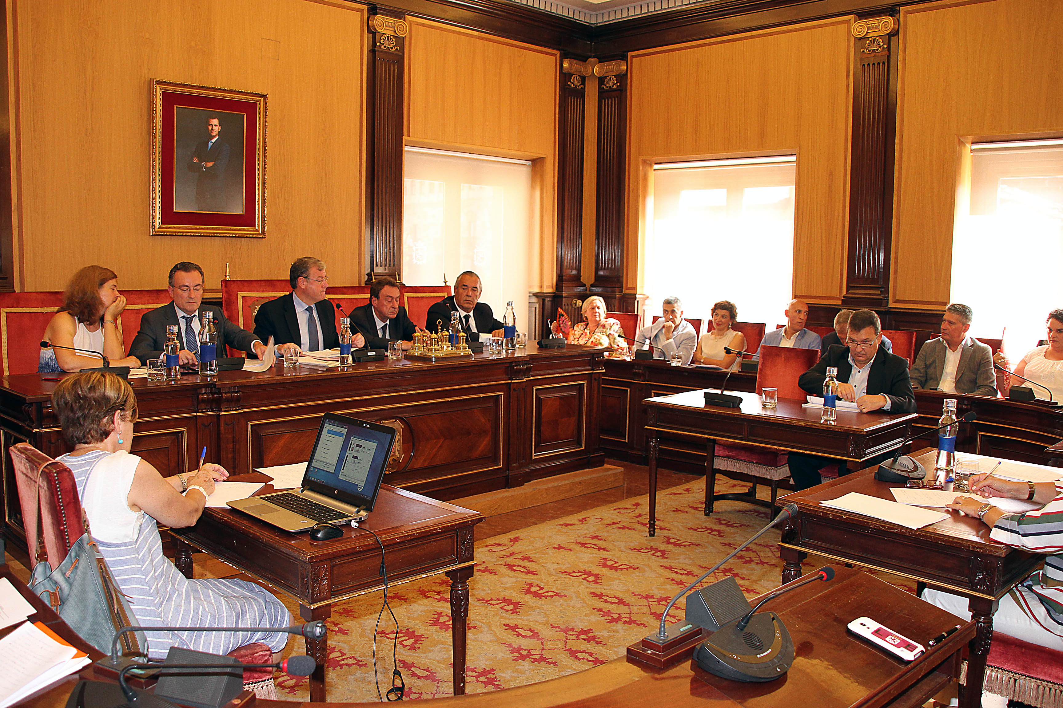 López Benito dimite para que Silván permanezca en la alcaldía de León López Benito dimite para que Silván permanezca en la alcaldía de León