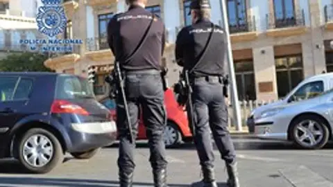 Dos policías en el Centro de Granada Dos policías en el Centro de Granada
