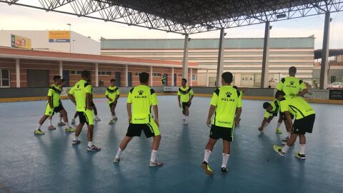 El Elche CF Sala en su primer entrenamiento en el Pabell&oacute;n de El Toscar.