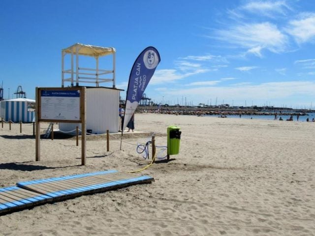 La playa Fora del Forat de Vinaròs vuelve a abrir al baño La playa Fora del Forat de Vinaròs vuelve a abrir al baño