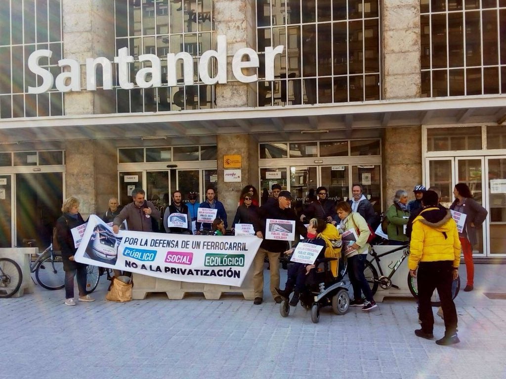 Las Mesas de Movilidad de Cantabria exigen que la mejora de la red de Cercanías sea prioritaria Las Mesas de Movilidad de Cantabria exigen que la mejora de la red de Cercanías sea prioritaria