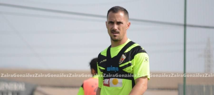 Collantes, en uno de los entrenamientos matinales de pretemporada en el Anexo. Collantes, en uno de los entrenamientos matinales de pretemporada en el Anexo.