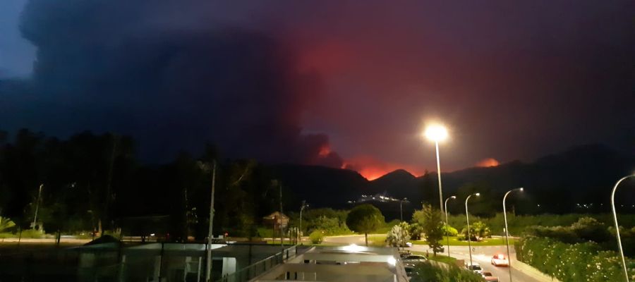 Fotografía del incendio en Valencia desde Gandía Fotografía del incendio en Valencia desde Gandía