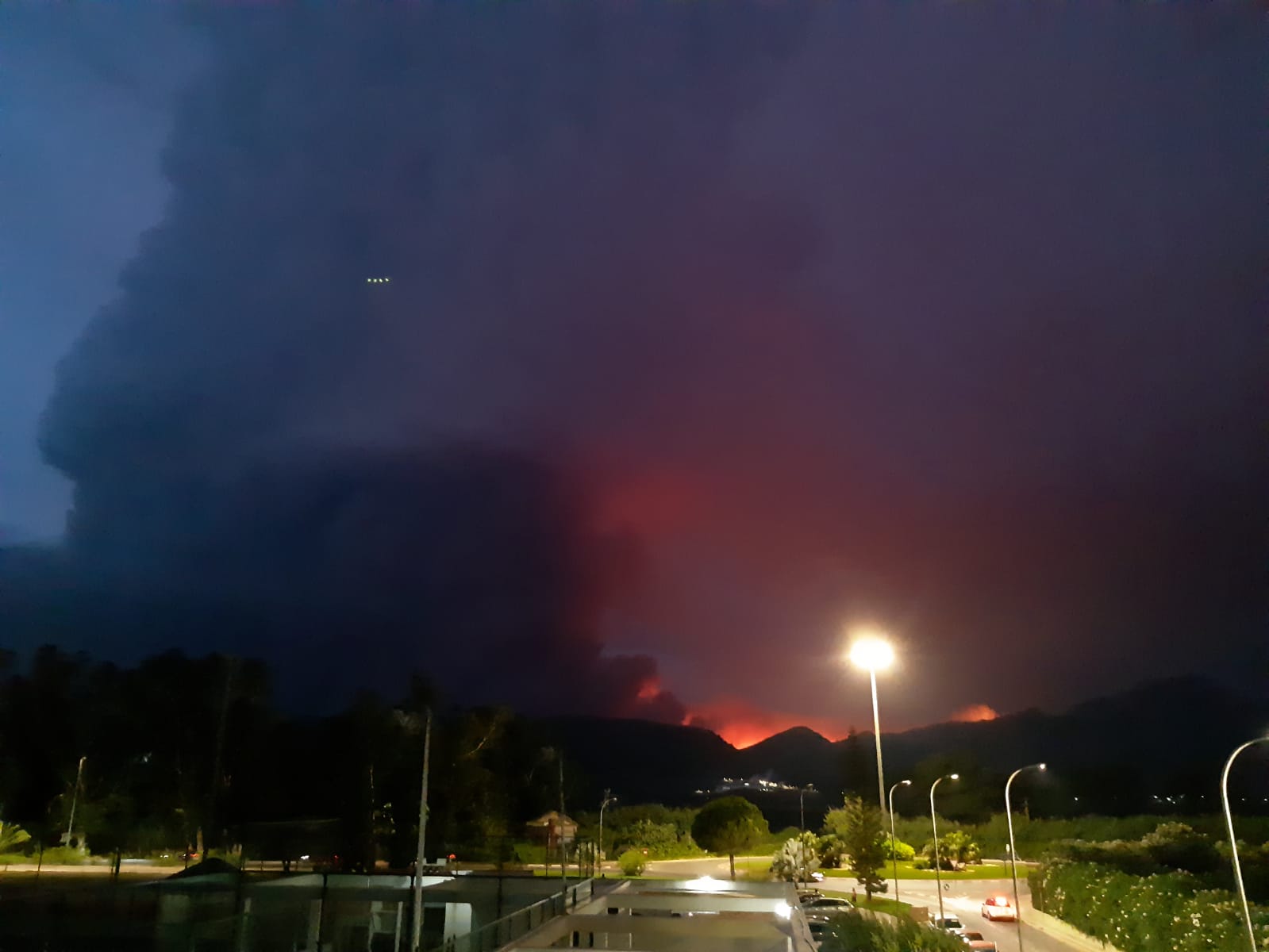 El incendio en Valencia ha arrasado ya 2.857 hectáreas de seis municipios El incendio en Valencia ha arrasado ya 2.857 hectáreas de seis municipios