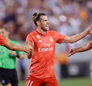 El jugador Gareth Bale celebra con su compañero Marco Asensio, tras anotar un gol ante la Roma El jugador Gareth Bale celebra con su compañero Marco Asensio, tras anotar un gol ante la Roma