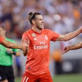  El jugador Gareth Bale celebra con su compañero Marco Asensio, tras anotar un gol ante la Roma 