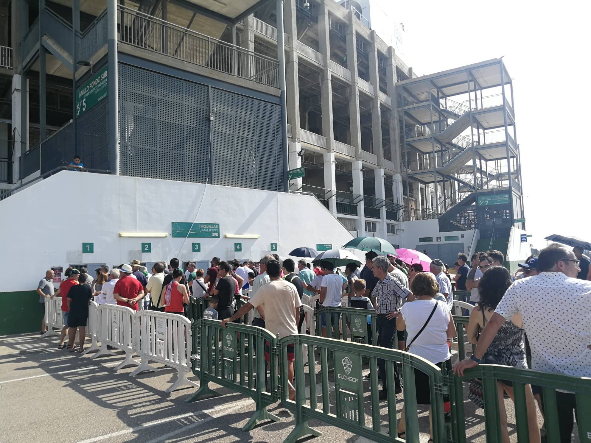 Oyentes: "Se me intentó colar una señora mayor diciéndome que estaba mala, y al negarme me contestó que yo era una tunanta" Oyentes: "Se me intentó colar una señora mayor diciéndome que estaba mala, y al negarme me contestó que yo era una tunanta"