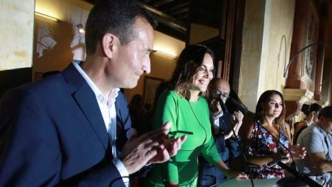 M&oacute;nica Carrillo en el balc&oacute;n del Ayuntamiento de Elche