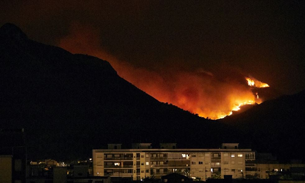Alcaldesa de Gandía: "No hemos sido capaces de controlar el fuego; las llamas siguen avanzando" Alcaldesa de Gandía: "No hemos sido capaces de controlar el fuego; las llamas siguen avanzando"