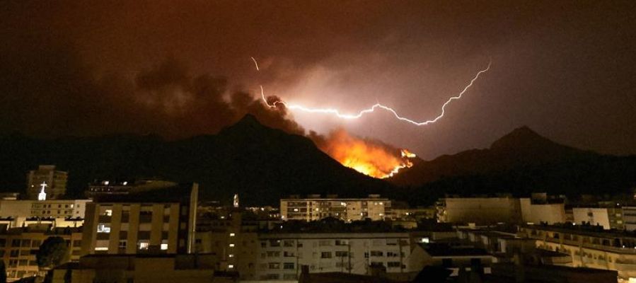 Incendio de Llutxent visto desde Gandía Incendio de Llutxent visto desde Gandía