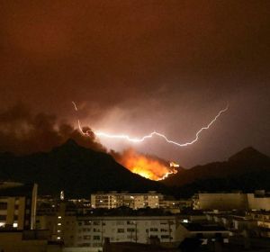 Incendio de Llutxent visto desde Gandía Incendio de Llutxent visto desde Gandía