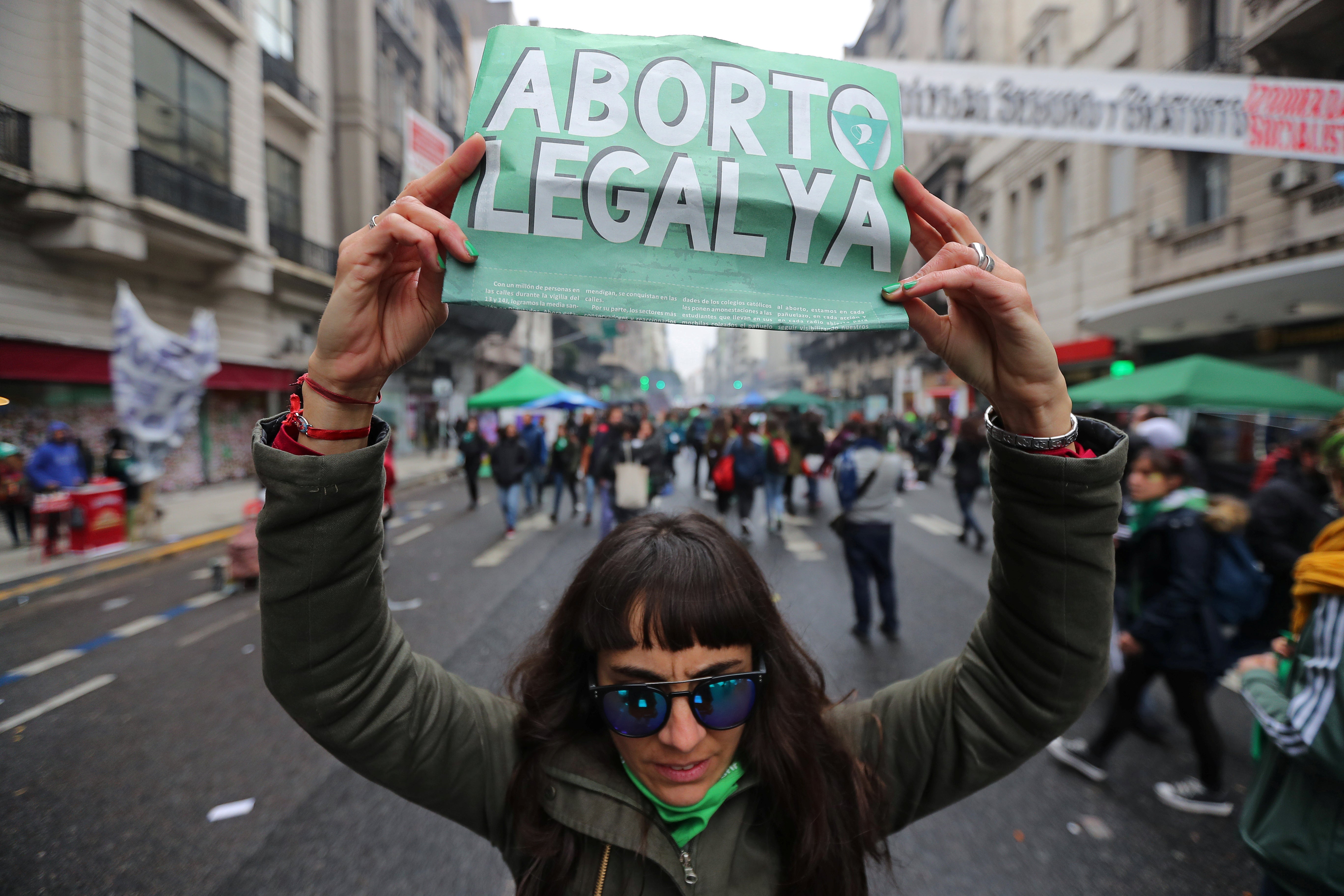 Claudia Pineiro: "Argentina se estanca en la ley de 1921 con 4 años de cárcel por abortar" Claudia Pineiro: "Argentina se estanca en la ley de 1921 con 4 años de cárcel por abortar"