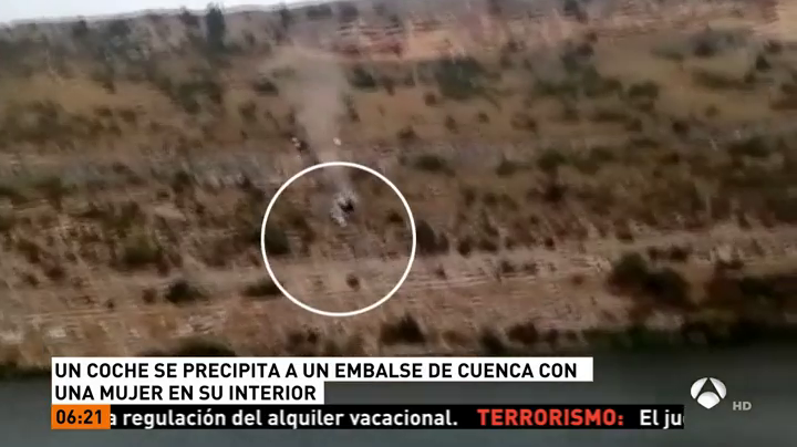 Los GEAS recuperan el cuerpo sin vida de la mujer que cayó al embalse de Alarcón dentro de un vehículo Los GEAS recuperan el cuerpo sin vida de la mujer que cayó al embalse de Alarcón dentro de un vehículo