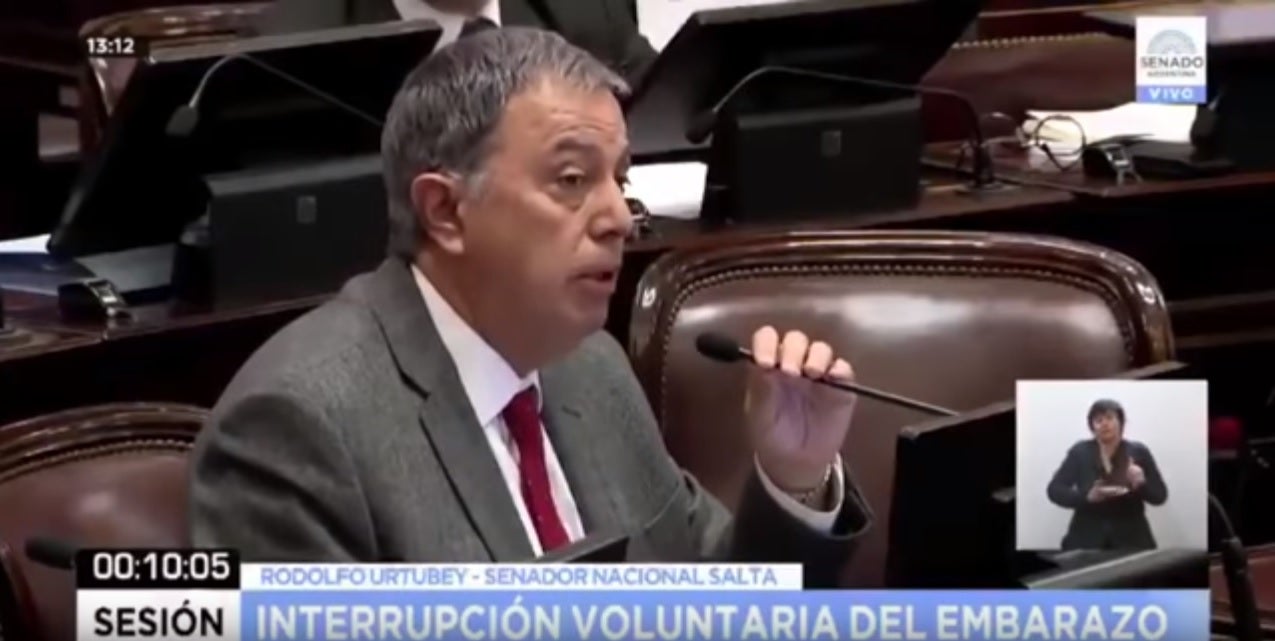 Un senador argentino, en el debate sobre el aborto: "Hay casos en los que la violación no tiene violencia sobre la mujer" Un senador argentino, en el debate sobre el aborto: "Hay casos en los que la violación no tiene violencia sobre la mujer"