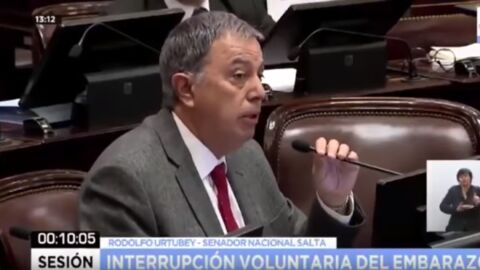 El senador argentino Rodolfo Urtubey, durante el debate sobre la legalizaci&oacute;n del aborto en Argentina