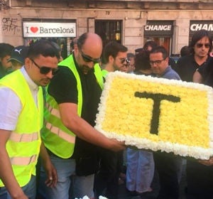 Taxistas de Barcelona homenajean a las víctimas del 17 A Taxistas de Barcelona homenajean a las víctimas del 17 A