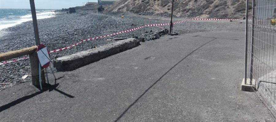 Imagen de una playa cerrada en Tenerife Imagen de una playa cerrada en Tenerife