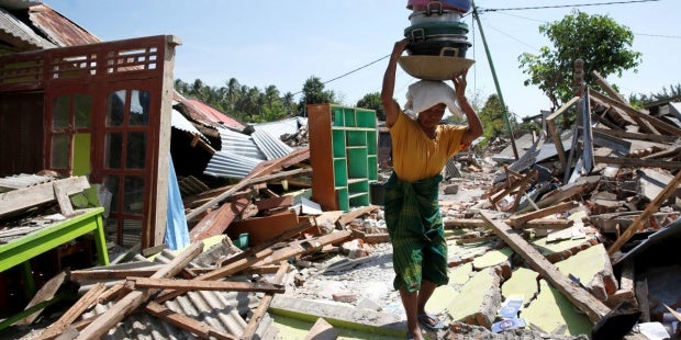 Suben a 10 los muertos tras el último terremoto de 6,9 en Indonesia Suben a 10 los muertos tras el último terremoto de 6,9 en Indonesia