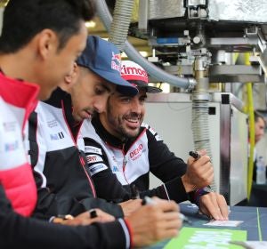 Fernando Alonso, con Buemi y Nakajima Fernando Alonso, con Buemi y Nakajima