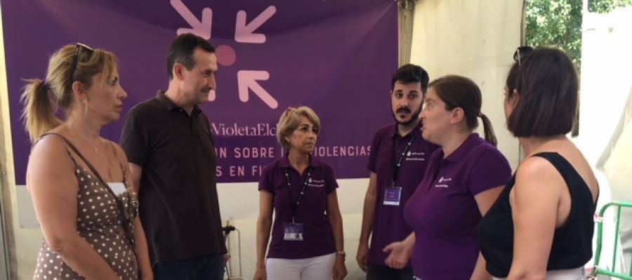 Punto violeta situado en el Racó Fester durante las fiestas de Elche Punto violeta situado en el Racó Fester durante las fiestas de Elche