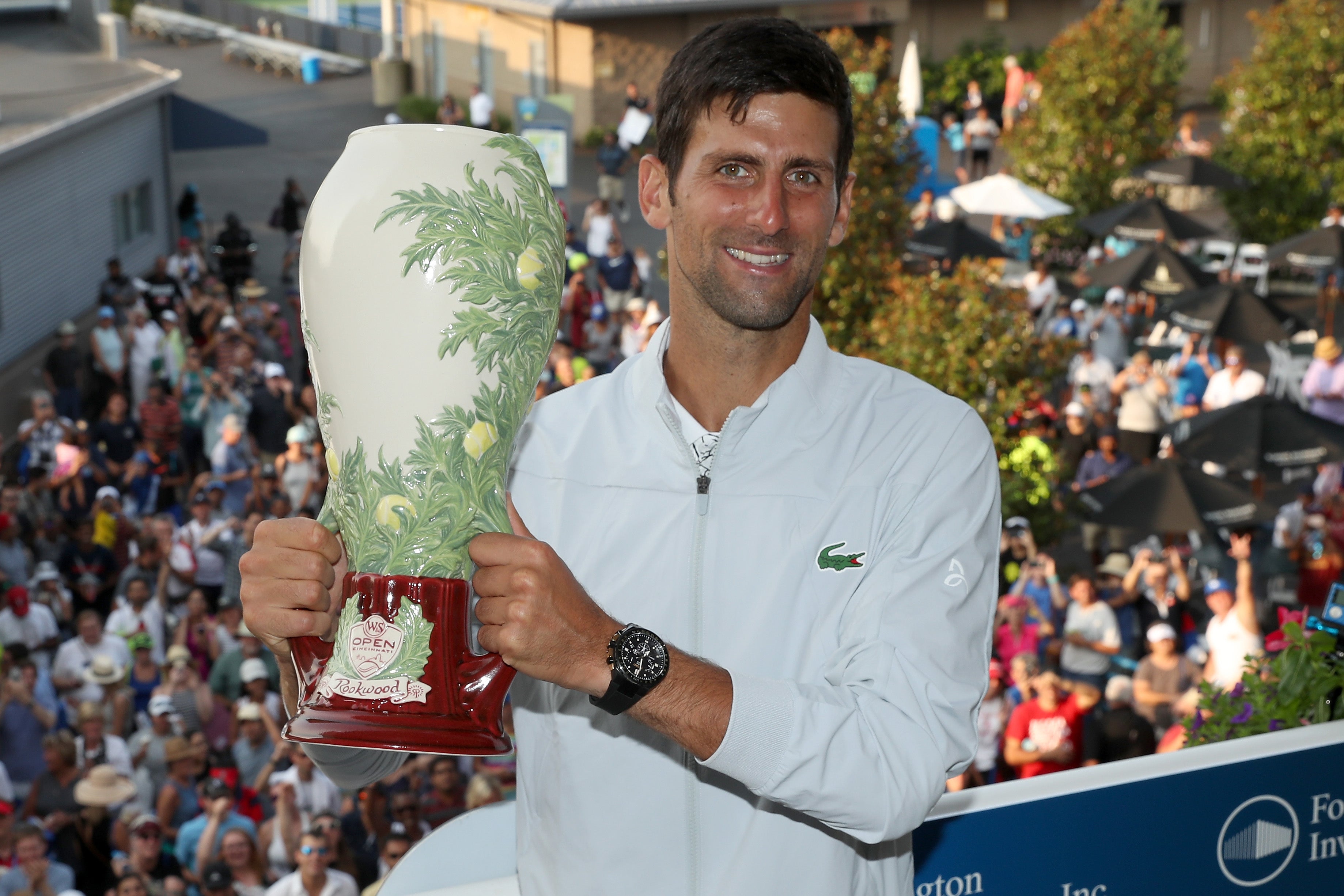 Djokovic derrota a Federer en Cincinnati para tener en su palmarés todos los Masters 1000 Djokovic derrota a Federer en Cincinnati para tener en su palmarés todos los Masters 1000