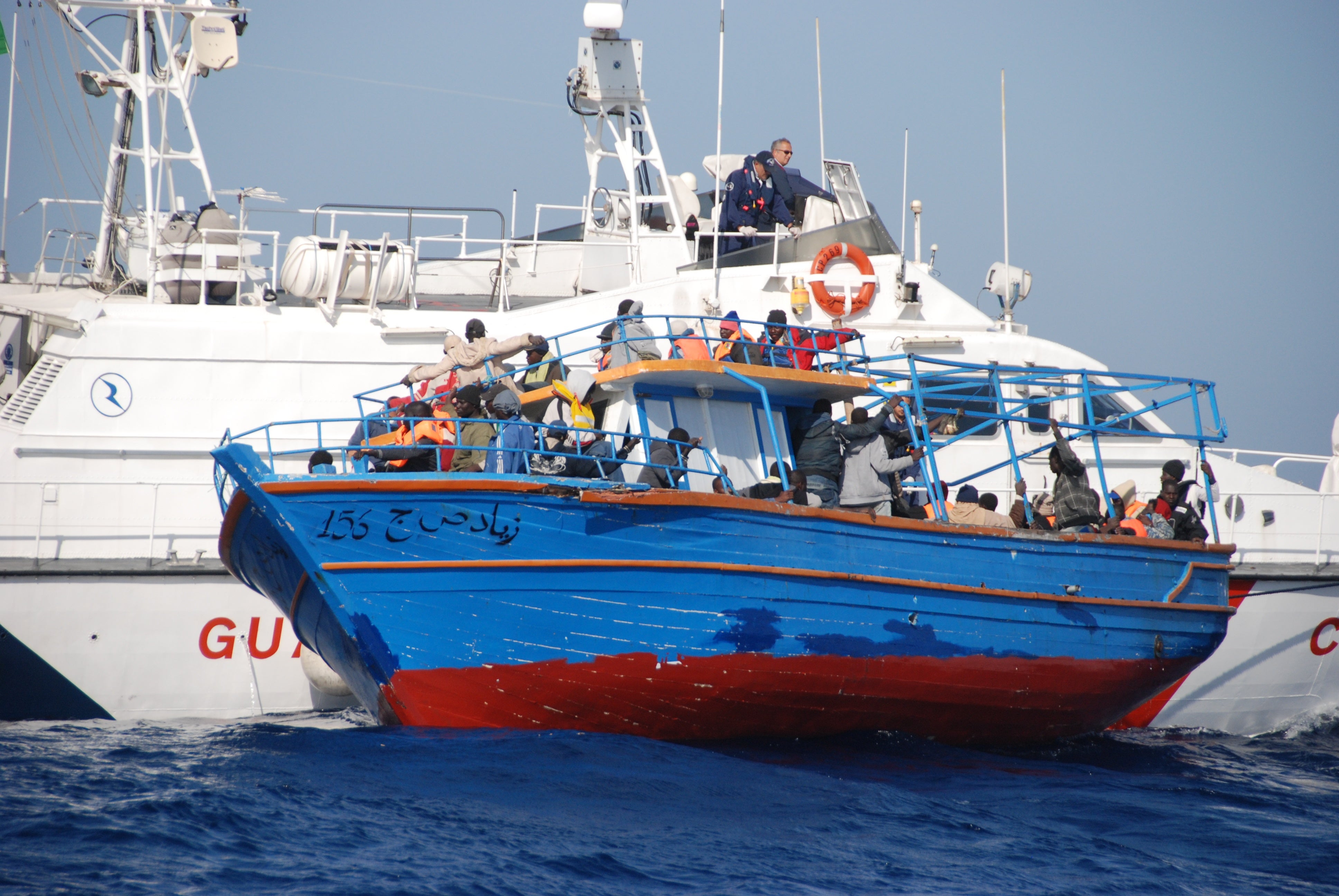 Más de 100 migrantes mueren ahogados en el Canal de Sicilia Más de 100 migrantes mueren ahogados en el Canal de Sicilia