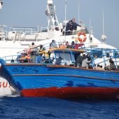 La Guardia Costiera rescata un barco de migrantes