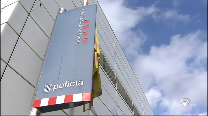 Los Mossos tratan el ataque a su comisaría de Cornellà como "atentado terrorista" Los Mossos tratan el ataque a su comisaría de Cornellà como "atentado terrorista"
