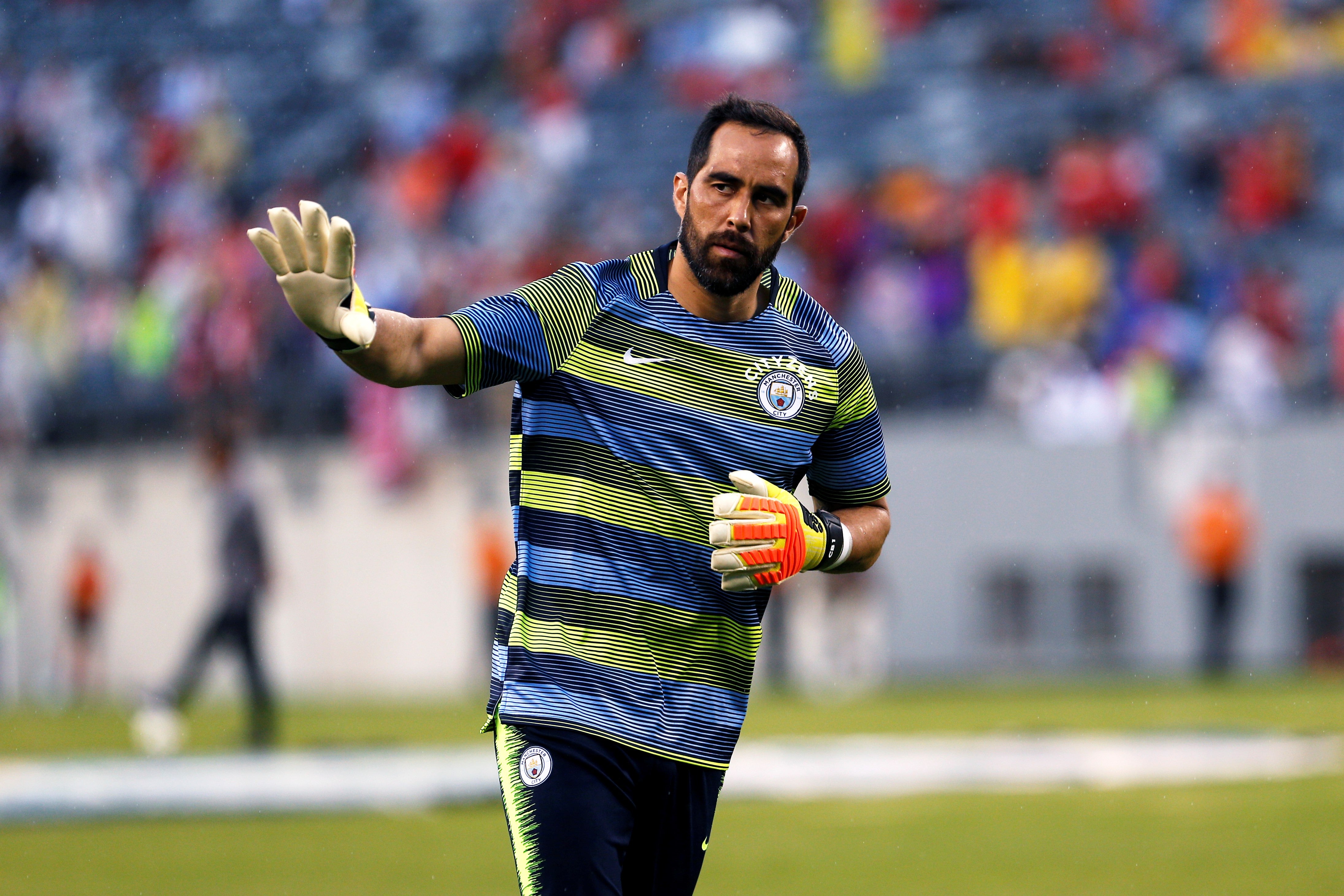 Claudio Bravo se rompe el tendón de Aquiles y podría perderse toda la temporada Claudio Bravo se rompe el tendón de Aquiles y podría perderse toda la temporada