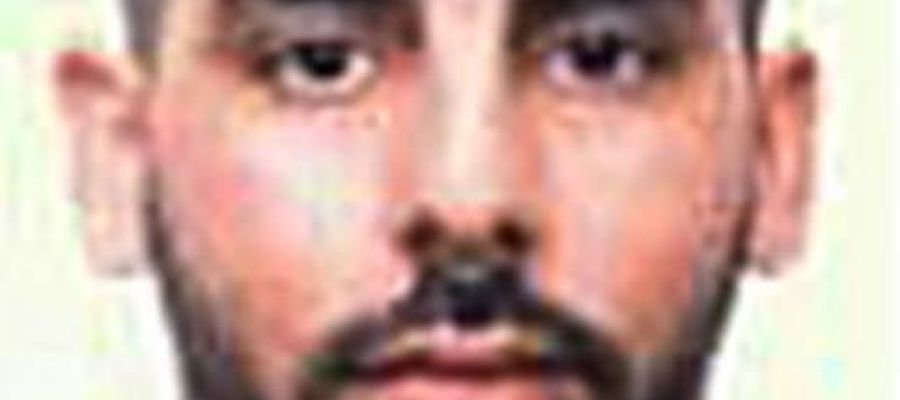 Abatido un hombre que intentaba acceder con un arma blanca a la comisaría de los Mossos en Cornellà al grito de "Alá es grande" Abatido un hombre que intentaba acceder con un arma blanca a la comisaría de los Mossos en Cornellà al grito de "Alá es grande"