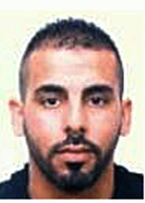 Investigan si el asaltante de Cornellà buscó su "suicidio a manos de policía" Investigan si el asaltante de Cornellà buscó su "suicidio a manos de policía"