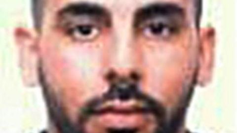 Abatido un hombre que intentaba acceder con un arma blanca a la comisar&iacute;a de los Mossos en Cornell&agrave; al grito de "Al&aacute; es grande"