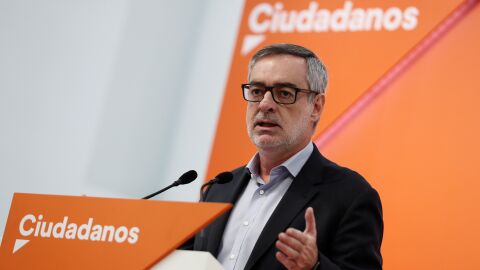 El secretario general del partido, Jos&eacute; Manuel Villegas, durante la rueda de prensa