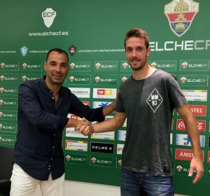 Jorge Cordero, director deportivo del Elche CF, junto con el centrocampista cordobés Manuel Sánchez. Jorge Cordero, director deportivo del Elche CF, junto con el centrocampista cordobés Manuel Sánchez.