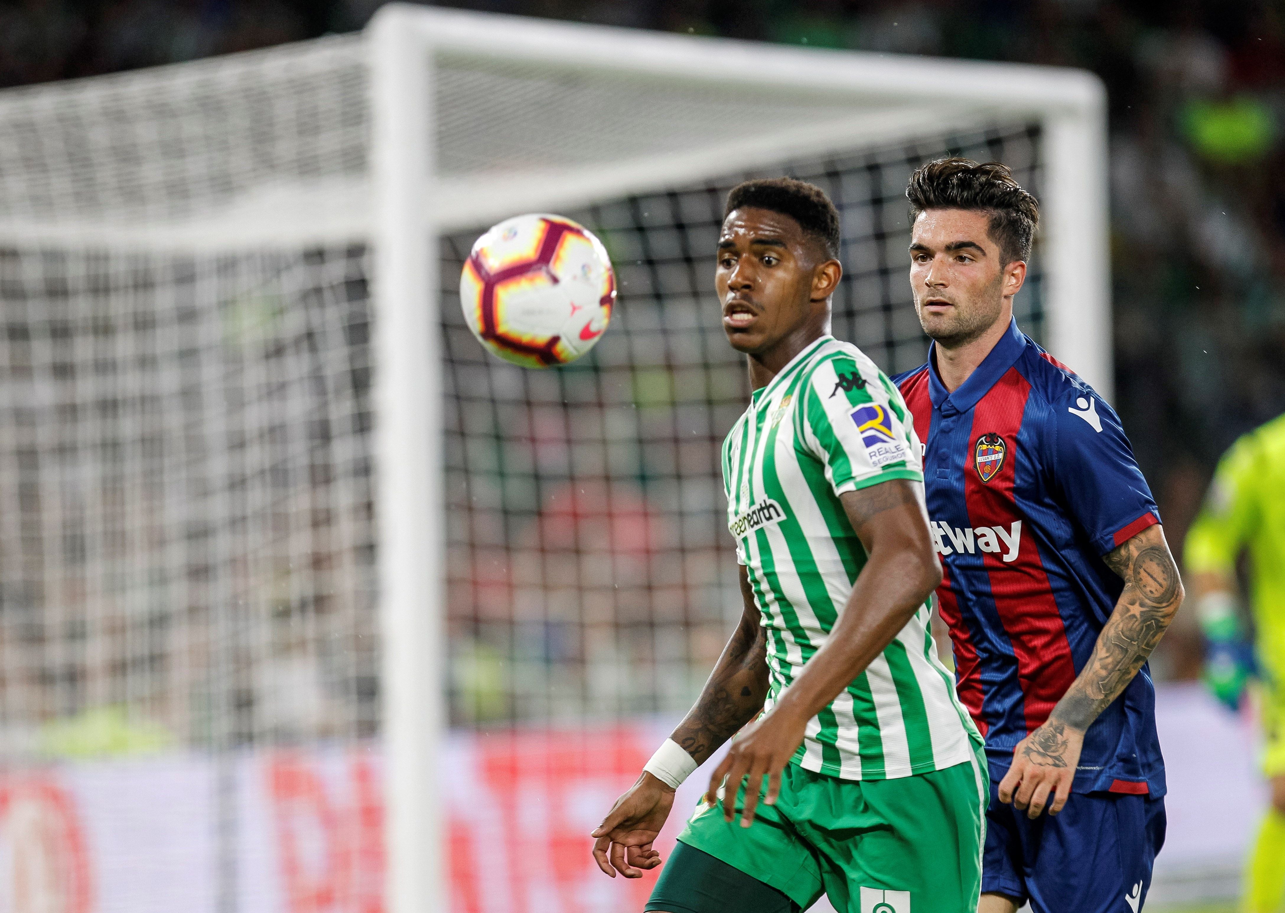 Junior Firpo jugará en el FC Barcelona a partir de este verano Junior Firpo jugará en el FC Barcelona a partir de este verano