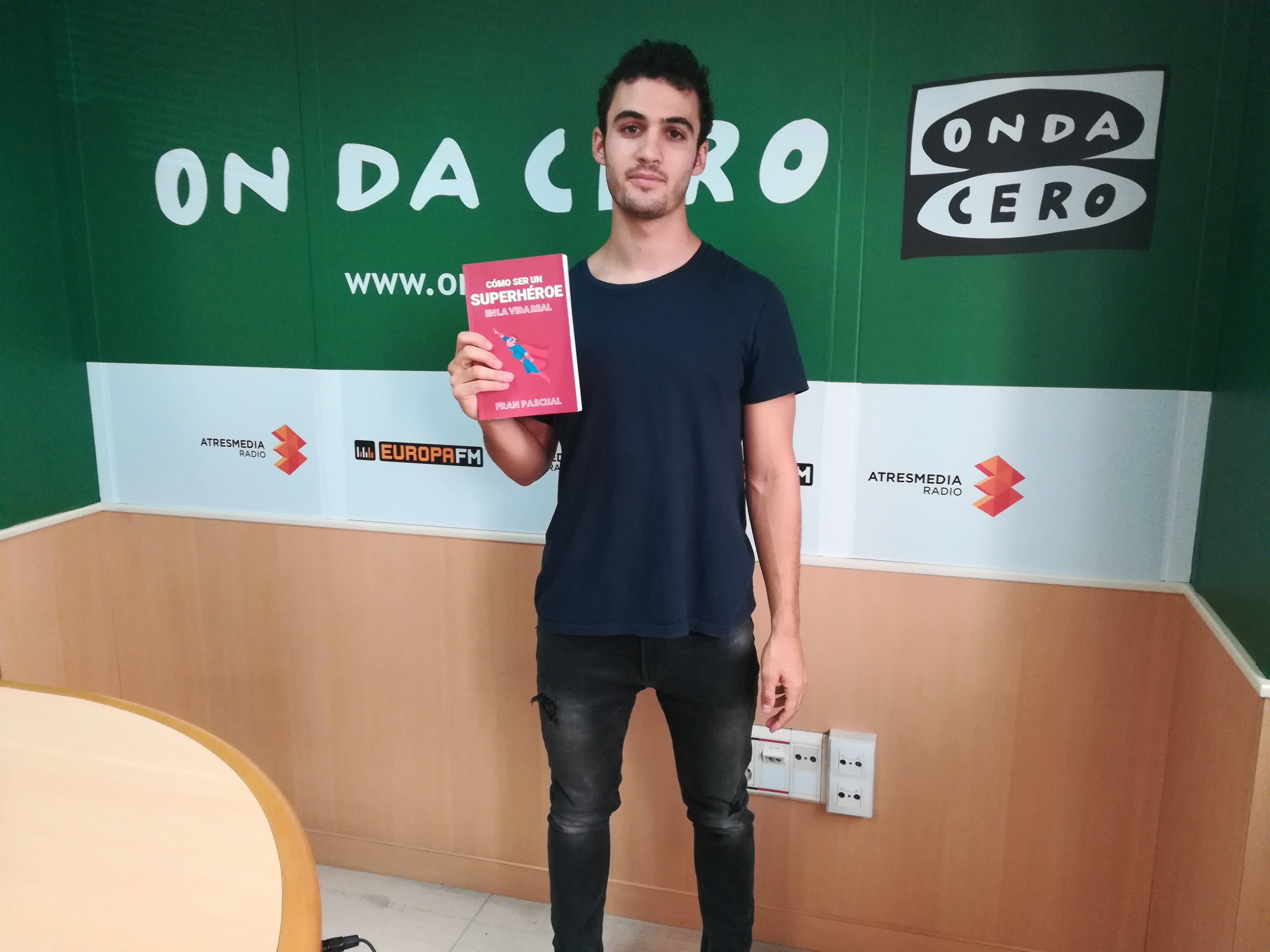 "Con 21 años se puede escribir un libro y seguir aprendiendo" "Con 21 años se puede escribir un libro y seguir aprendiendo"