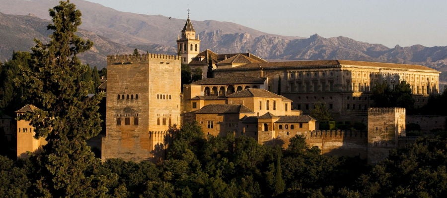 Vista panorámica de la Alhambra de Granada Vista panorámica de la Alhambra de Granada