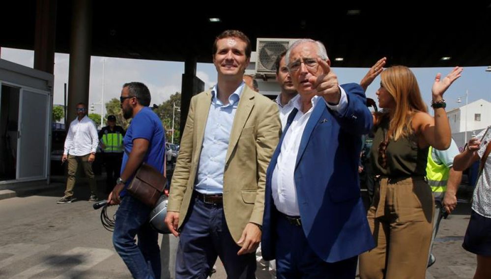El líder del PP, Pablo Casado y el presidente de la Ciudad Autónoma de Melilla, Juan José Imbroda