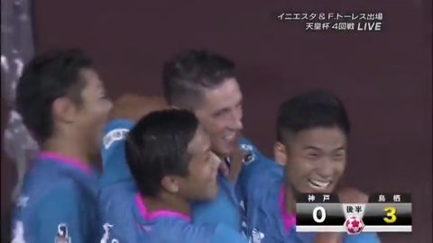 Torres se estrena como goleador en el Sagan Tosun ante Andr&eacute;s Iniesta